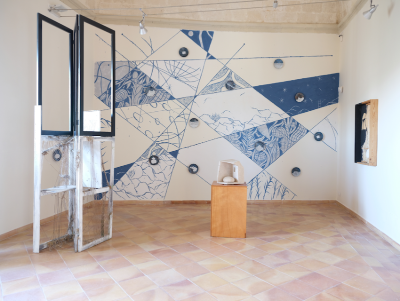Veduta dell'installazione Cartogramma con le sculture di Maria Lai, ph. Luca Centola
