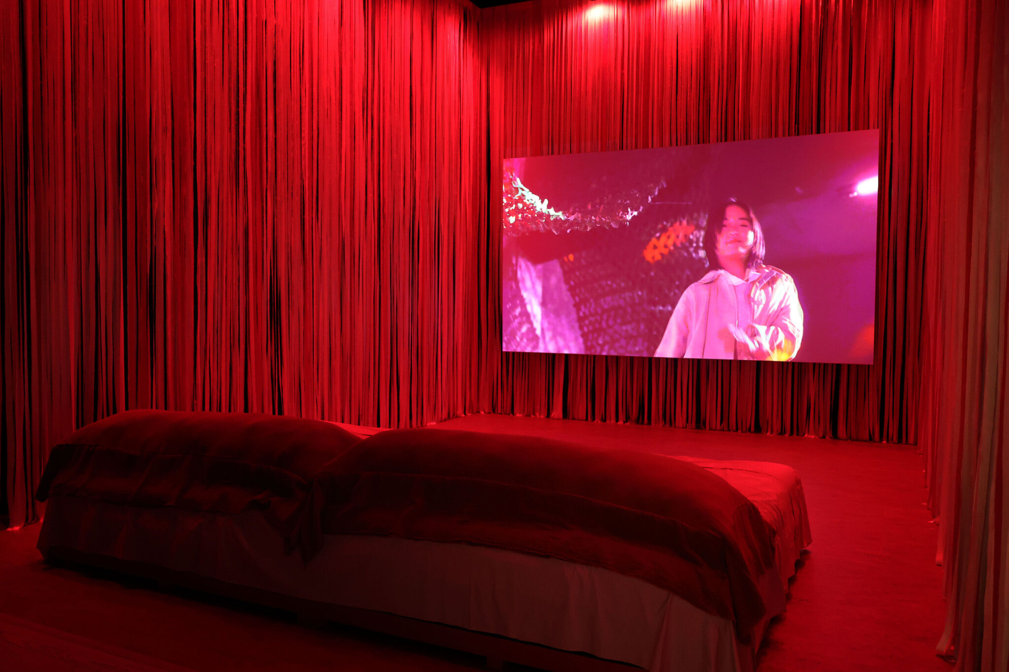 Ecco le foto della Whitney Biennial a New York, appena aperta al pubblico