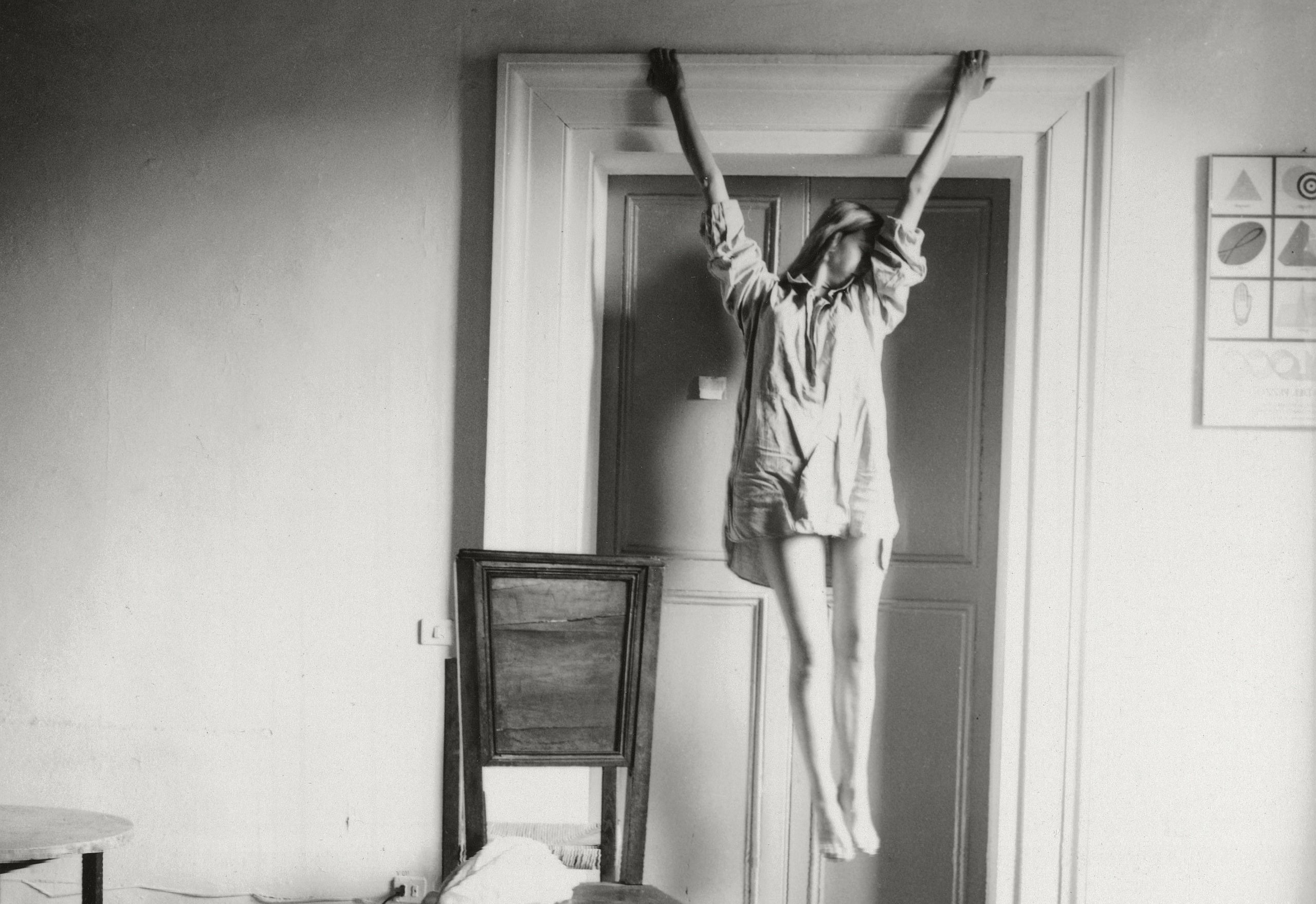 Fantasmatica, ineffabile, sensuale: il ritratto di Francesca Woodman, pioniera della fotografia performativa