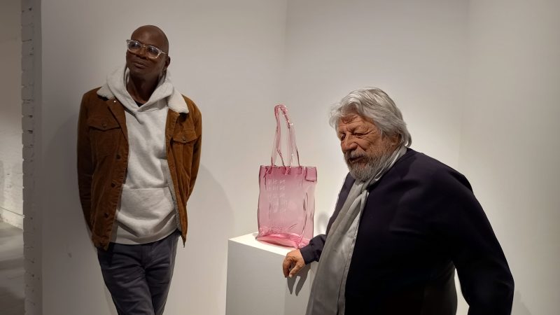 Adriano Berengo e Mark Bradford con la sua opera per Glasstress