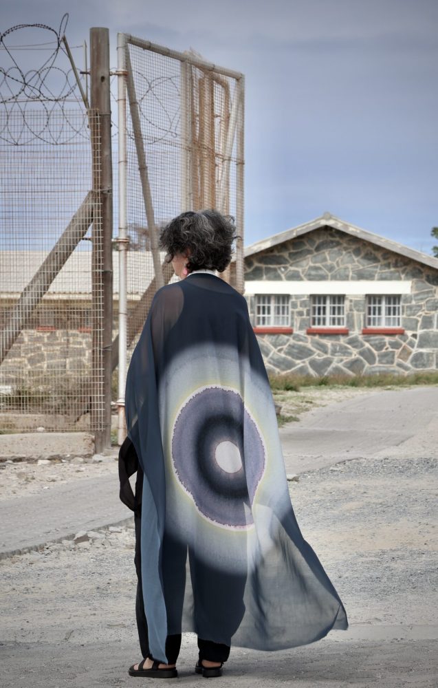 Lorenza Morandotti, Cosmos' Flags, Tappa 9, Robben Island, Prigione di Mandela, Cape Town, Sudafrica, 2023, ph Hugo Scott Attfield