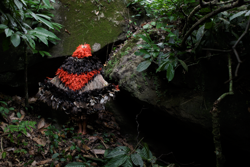 Glicéria Tupinambá, Photo of the Manto tupinambá [Tupinambá Mantle] that was woven to be part of the Okará Assojaba, installation at the Brazilian (Hãhãwpuá ) Pavilion, 2024 Photo/Credits: Method av/Fundação Bienal de Sao Paulo