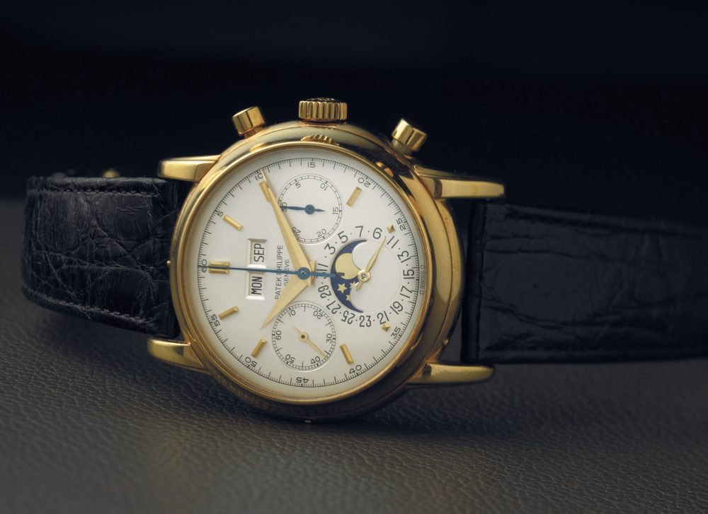 Patek Philippe, Ref 2499/100, importante e raro orologio da polso con calendario perpetuo in oro giallo con fasi lunari. Stima 250-350 mila euro