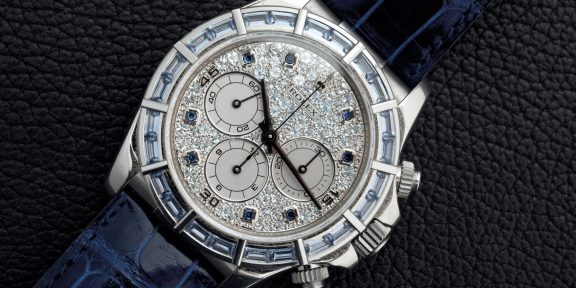 Rolex, Raro e attraente Daytona ref 16589SACI in oro bianco 18k con quadrante pavè di diamanti e zaffiri incastonati, lunetta in zaffiri taglio baguette, garanzia e scatola originale, NOS. Stima 100-150 mila euro