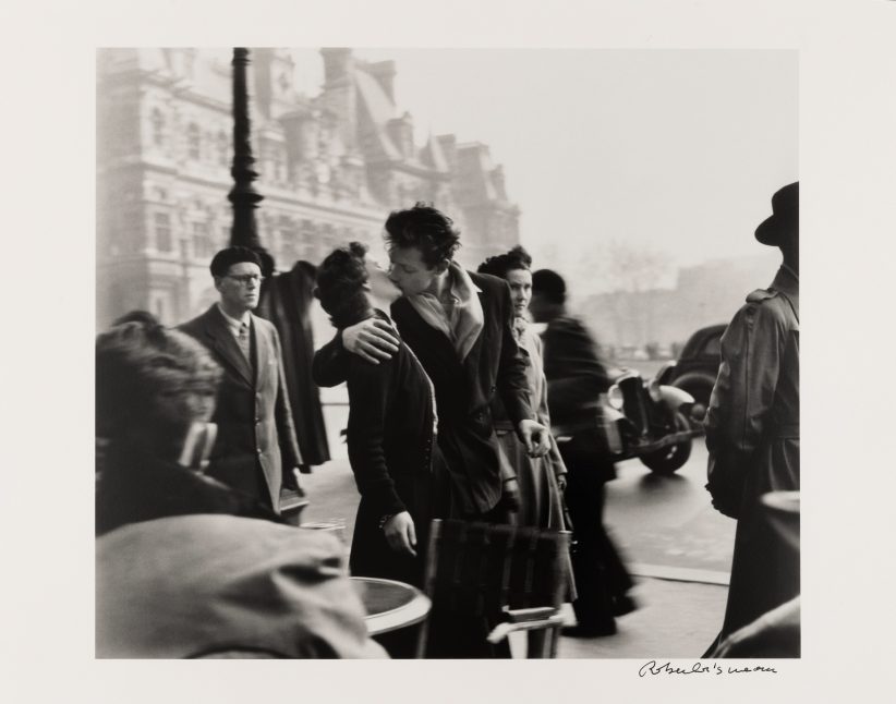 Robert Doisneau© (1912 - 1994) Le baiser de l'Hôtel de Ville 1950, stampa successiva € 10.000,00 / 12.000,00 STIMA