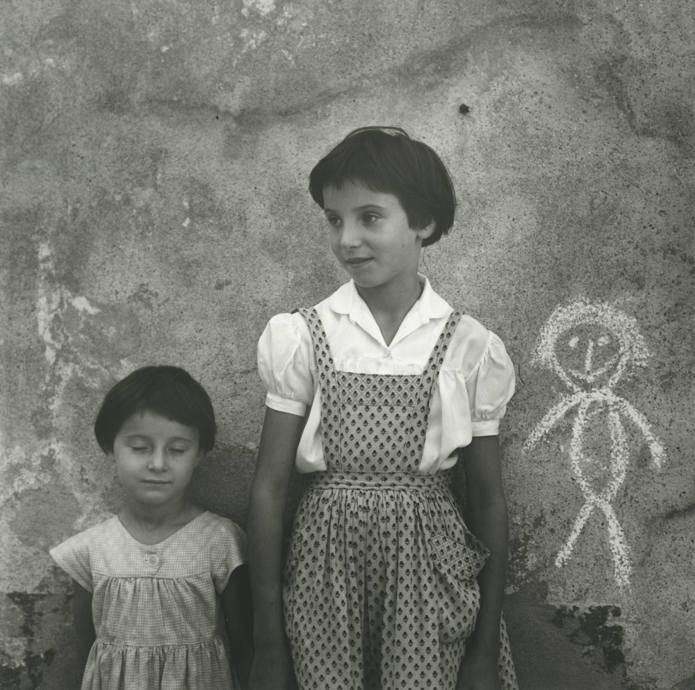 Vivian Maier, Digne, France, August 11, 1959, Gelatin silver print, 2020 © Estate of Vivian Maier, Courtesy of Maloof Collection and Howard Greenberg Gallery, NY