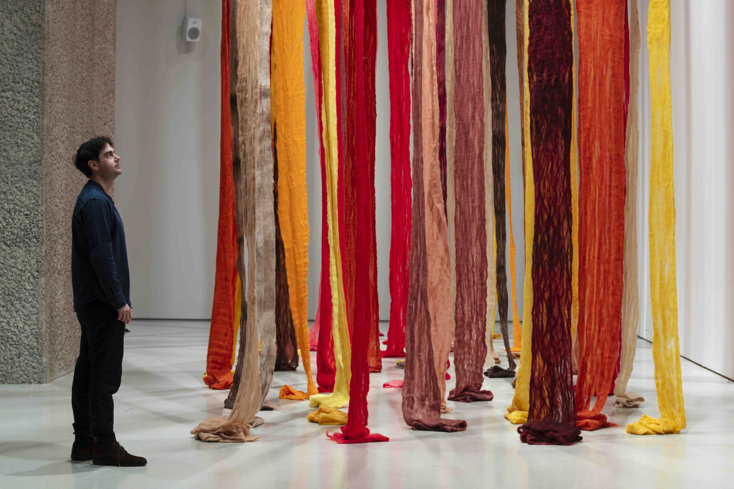 Unravel: la tessitura come strumento di lotta politica, allo Stedelijk Museum di Amsterdam