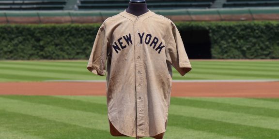 La maglia di Babe Ruth venduta per 24.1 milioni di dollari da Heritage Auctions