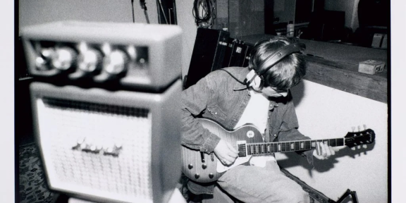 Oasis frontman Noel Gallagher playing the Epiphone Les Paul Standard guitar included in this month's sale. Courtesy of Sotheby's