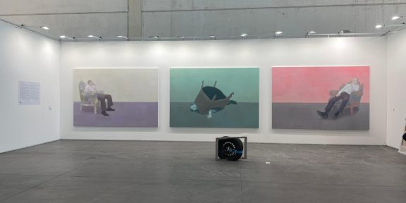 Pablo Candiloro e Arcangelo Sassolino nello stand Niccoli, ad ArtVerona (credit ArtVerona-Galleria d'arte Niccoli)