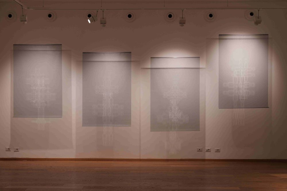 Aldo Grazzi, Ruota e Rifletti, 1999 - cut fiber nets, polittico 163 x 100 cm cadauno, Courtesy Marignana Arte, Venezia