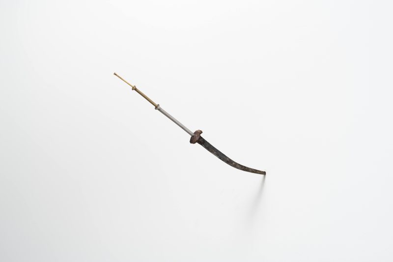 Carlos Garaicoa, Resistencia, 2019, ferro, acciaio, bronzo, oro, 30 x 20 x 32 cm, Ed. 50