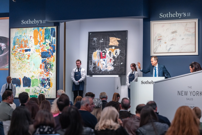 Sothebys, Oliver Barker durante le aste di maggio a New York