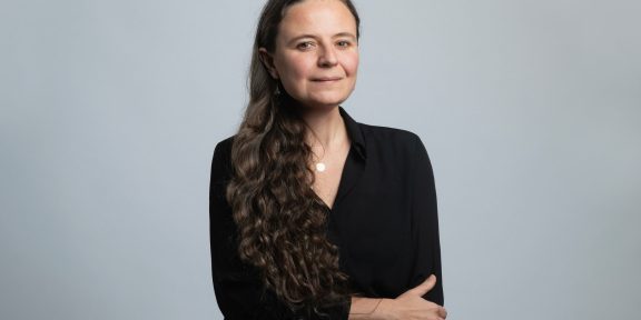 La direttrice della Biennale di Istanbul, Kevser Güler