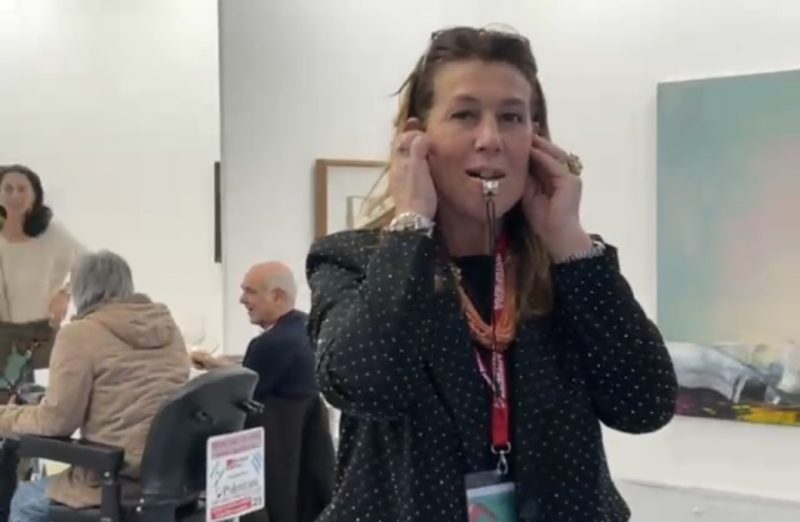 La gallerie di Arte Fiera fischiano il governo per il mancato adeguamento dell'IVA sull'arte