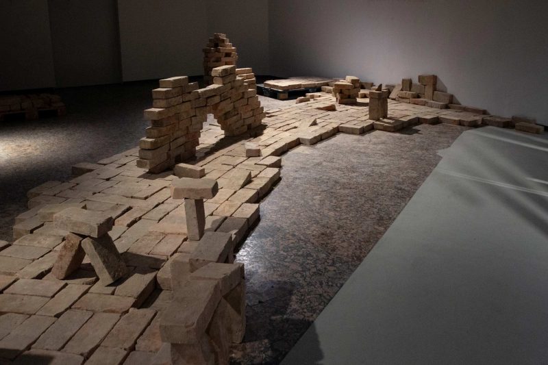 L’opera di Zhenru Liang alla mostra Fix It!