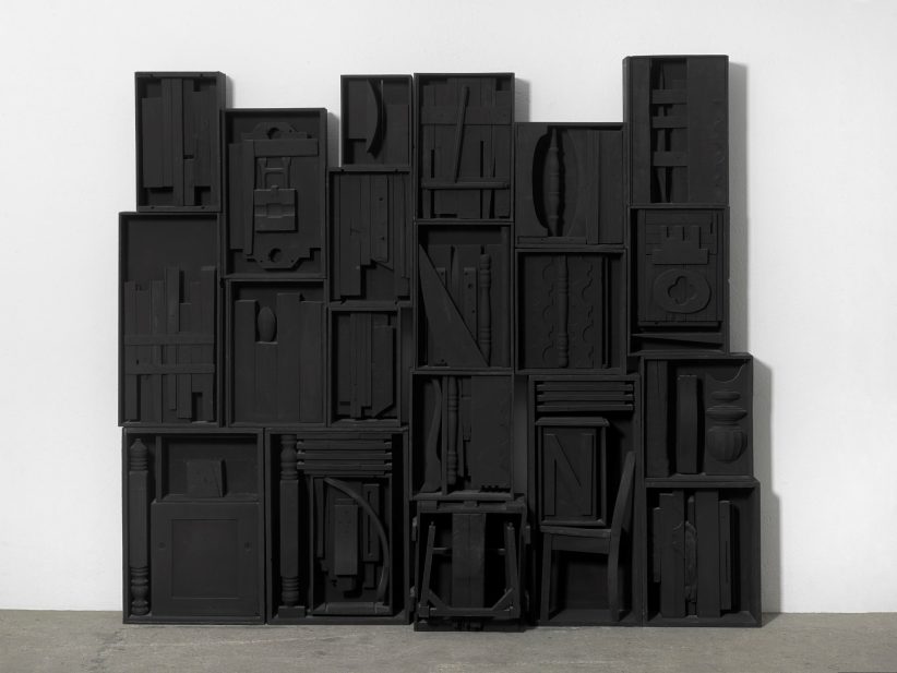 Louise Nevelson, Senza titolo, 1964 c., Legno dipinto di nero (foto © Alessandro Zambianchi. Courtesy Gió Marconi, Milano)