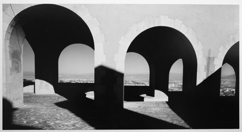 Mimmo Jodice, Napoli, La Città invisibile, Castel Sant’Elmo, 1990, Stampa su carta baritata al bromuro ai sali d’argento realizzata a mano dall’artist, VINTAGE, Napoli, Mimmo Jodice Studio