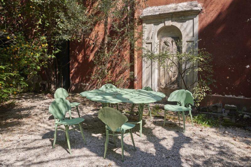 Claude Lalanne (1924-2019), Parte del set di mobili da pranzo 'Ginkgo' (2000). Courtesy of Christie's