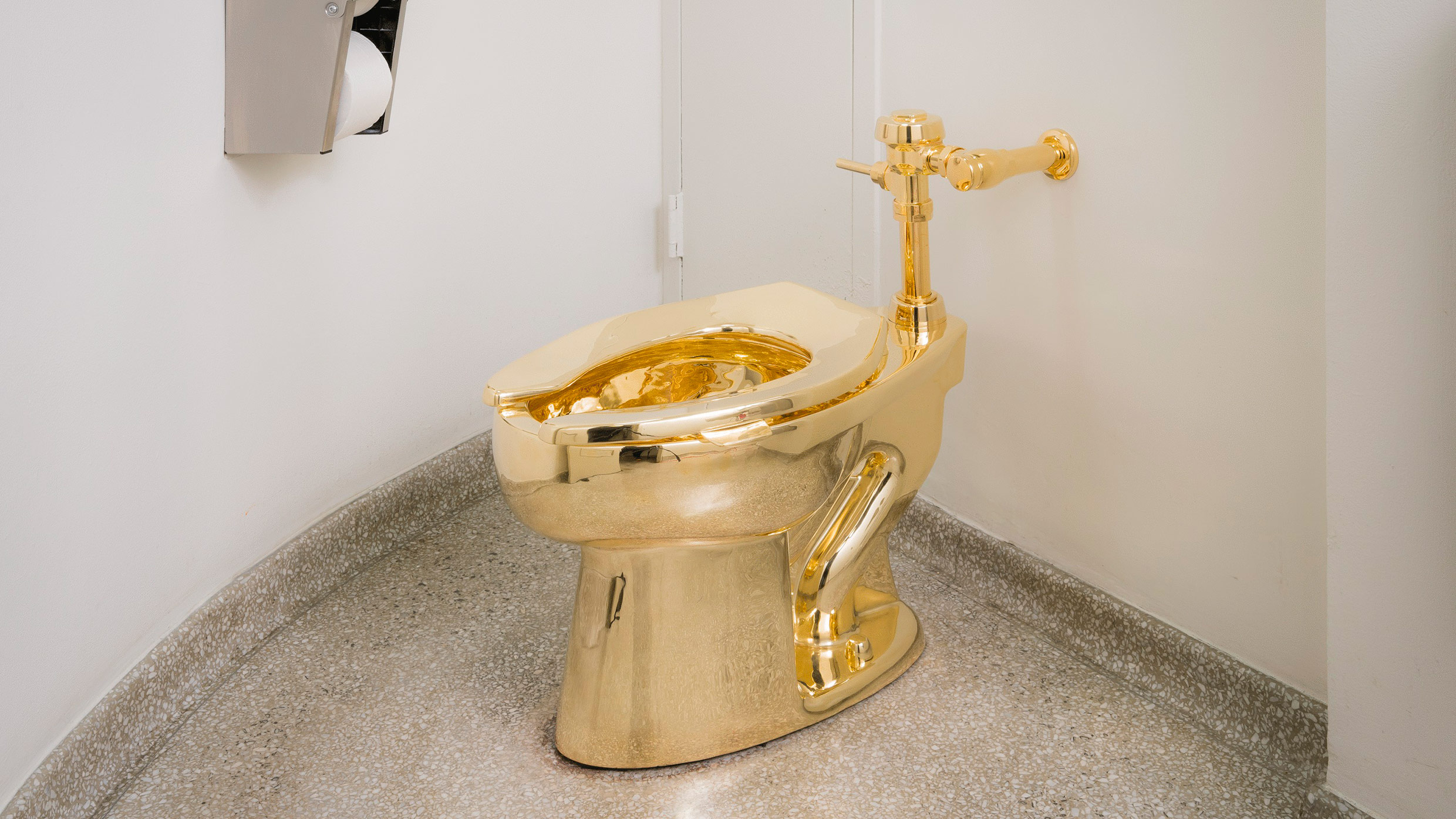10 milioni di dollari. “Flop” Cattelan? Il WC aureo America venduto soltanto a peso d’oro