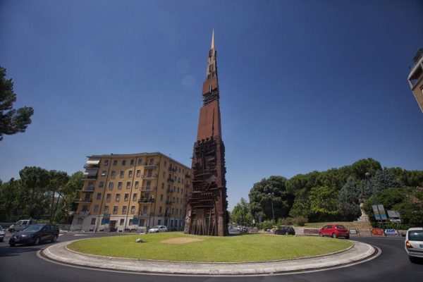Arnaldo Pomodoro, Lancia di luce, Terni