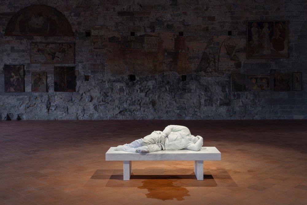 Maurizio Cattelan, November, Palazzo della Ragione, foto Lorenzo Palmieri