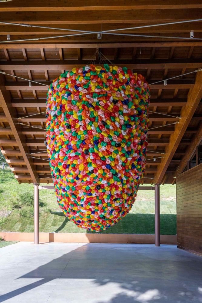 Pascale Marthine Tayou, Plastic bags, 2024, OCA Oasy Contemporary Art ©Mattia Marasco