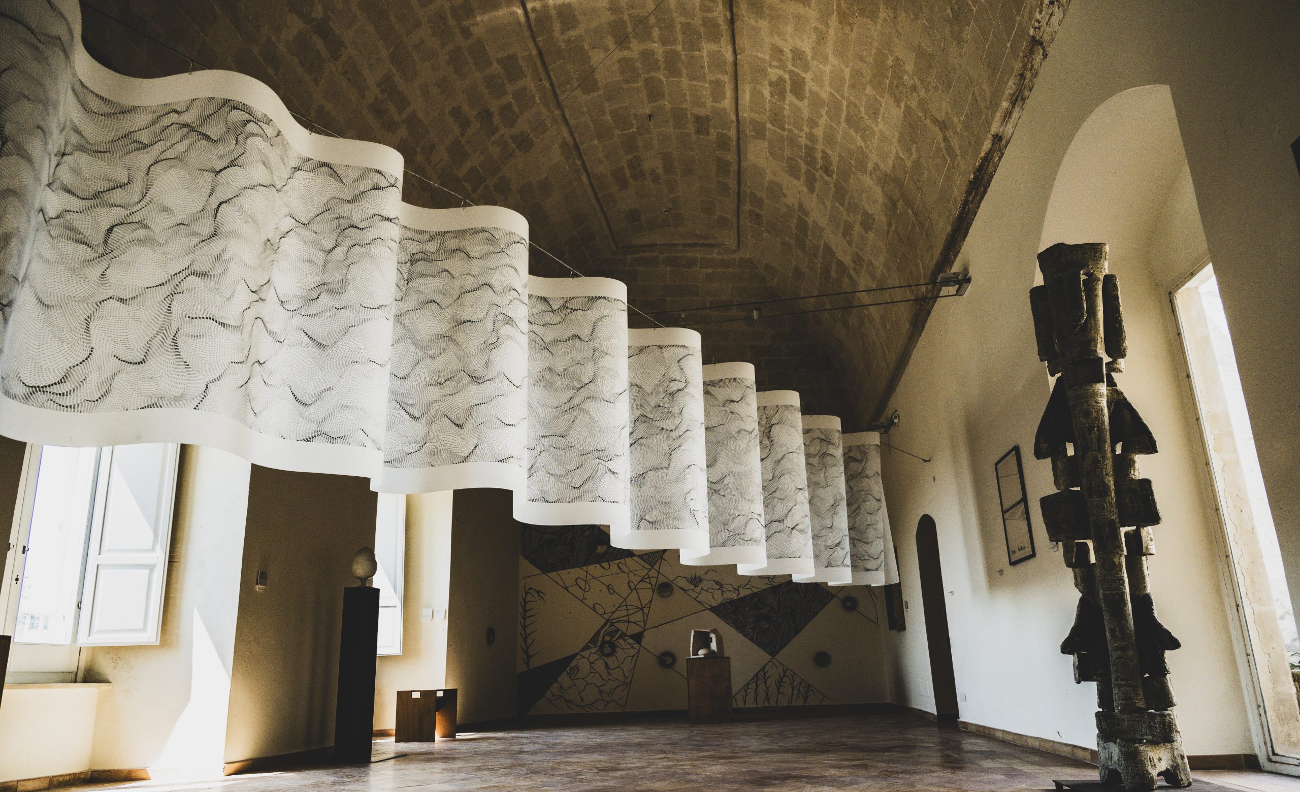 L’autobiografia astratta di Dadamaino, da leggere tra i Sassi di Matera