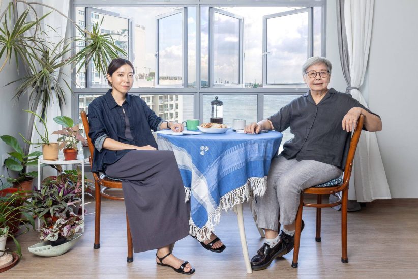 La curatrice Selene Yap e l'artista Amanda Heng (courtesy Singapore Art Museum)