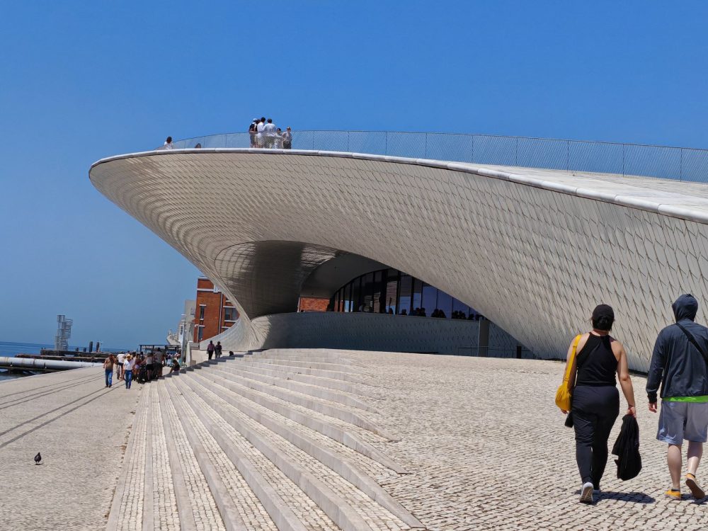 Le flessuose linee architettiniche del MAAT, a Lisbona
