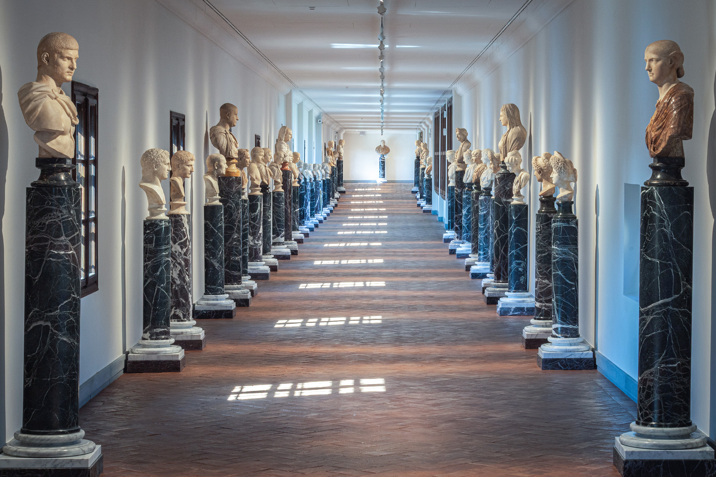 Gallerie degli Uffizi: il corridoio vasariano si popola di oltre cinquanta busti romani