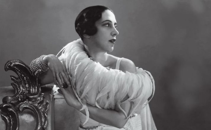 “Schiaparelli: Fashion Becomes Art”: la “pioniera” della moda surrealista approda in UK