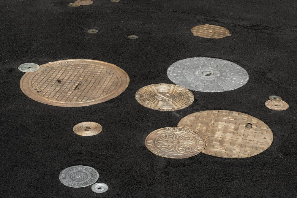 Tatiana Trouvé​, Hors-sol (detail), 2025, Collection of the artist © Tatiana Trouvé, by SIAE 2025. Installation view, “Tatiana Trouvé. The strange Life of Things”, 2025, Palazzo Grassi, Venezia. Ph. Marco Cappelletti and Giuseppe Miotto / Marco Cappelletti Studio © Palazzo Grassi, Pinault Collection 