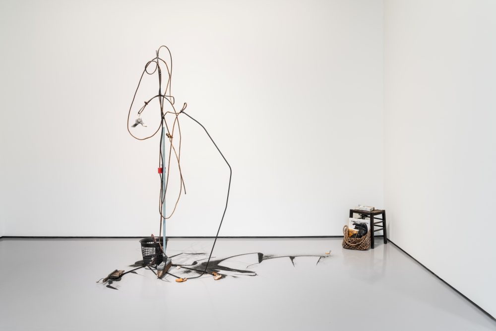Tatiana Trouvé​, Notes on Sculpture, December 28th, “Charles”, 2025, Collection of the artist; The Guardian, 2024, Collection of the artist, courtesy Gagosian © Tatiana Trouvé, by SIAE 2025. Installation view, “Tatiana Trouvé. The strange Life of Things”, 2025, Palazzo Grassi, Venezia. Ph. Marco Cappelletti and Giuseppe Miotto / Marco Cappelletti Studio © Palazzo Grassi, Pinault Collection 