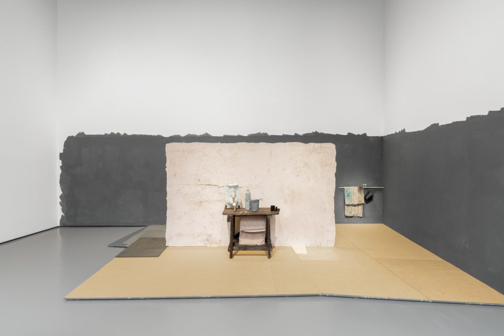 Tatiana Trouvé​, Notes on Sculpture, April 27th, “Maresa”, 2022-25, Collection of the artist and Y.Z. Kami © Tatiana Trouvé, by SIAE 2025. Installation view, “Tatiana Trouvé. The strange Life of Things”, 2025, Palazzo Grassi, Venezia. Ph. Marco Cappelletti and Giuseppe Miotto / Marco Cappelletti Studio © Palazzo Grassi, Pinault Collection 