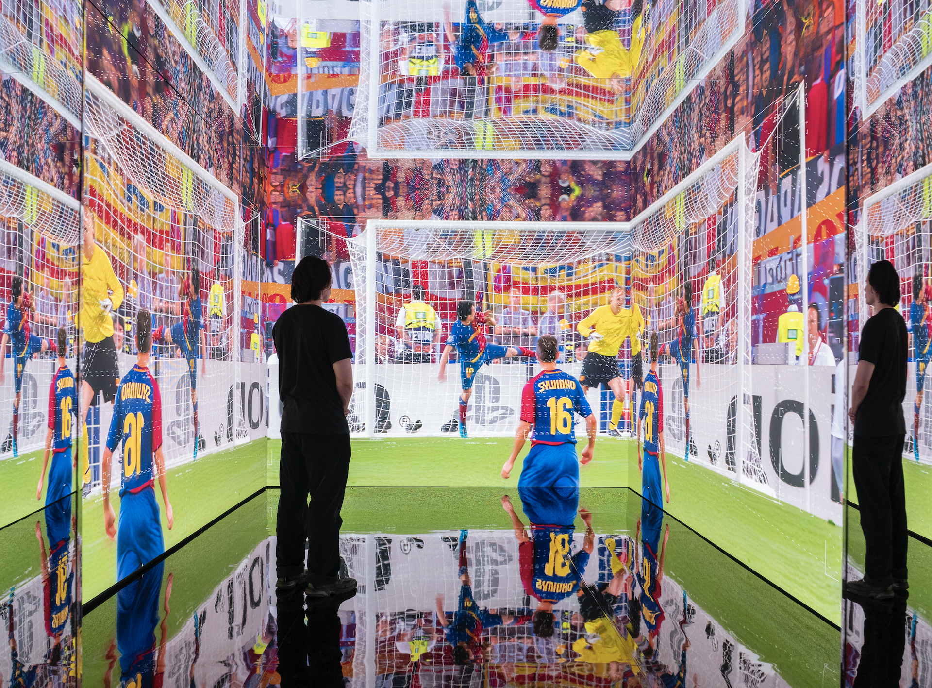 L’artista e il calciatore: Refik Anadol e Leo Messi per una installazione immersiva