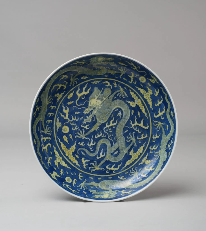 Piatto risalente al periodo Daoguang, 1821-1850. Courtesy Woolley & Wallis