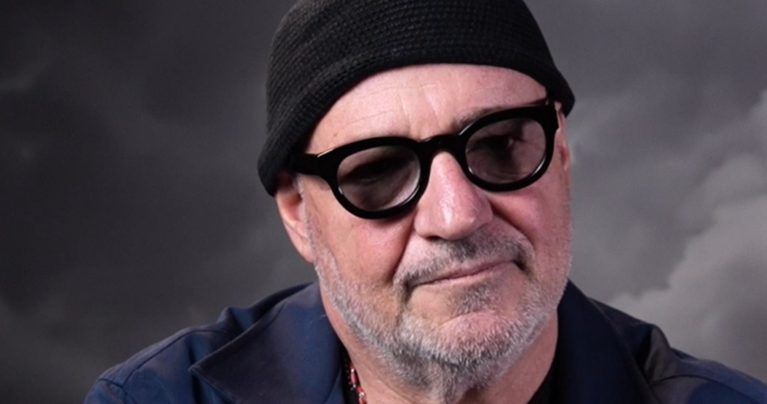 Sotto le Nuvole. La litografia napoletana di Gianfranco Rosi in concorso a Venezia