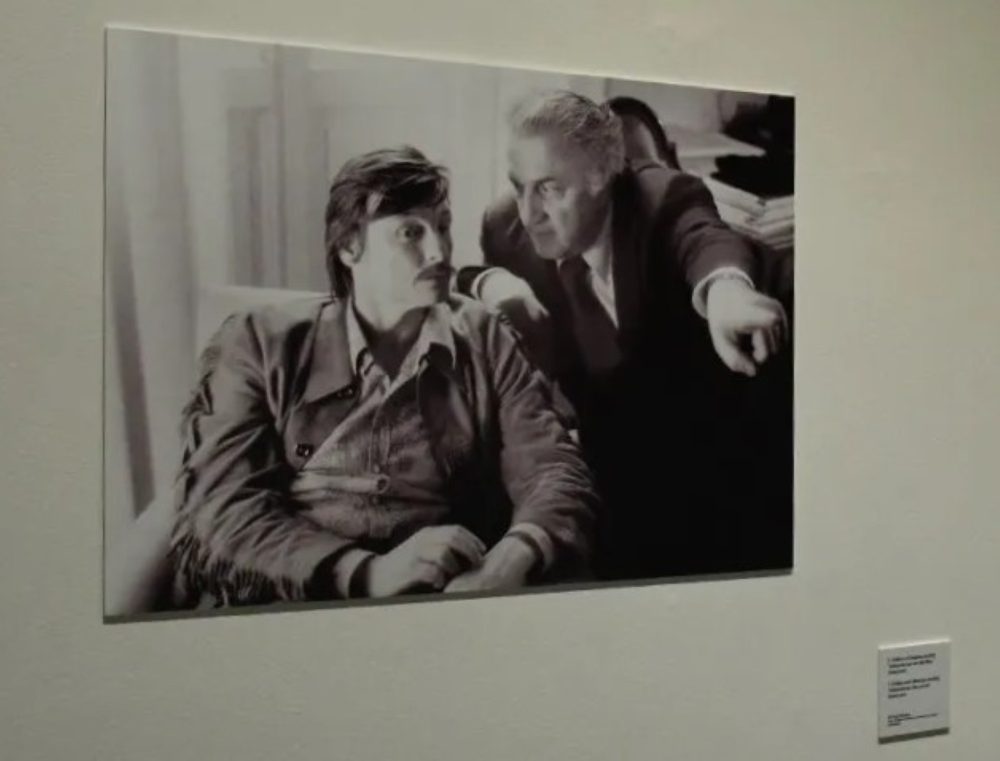 Pierluigi Praturlon, Fellini e il regista Andrej Tarkovski sul set del film Amarcord, Fondation Fellini pour le Cinéma, Sion