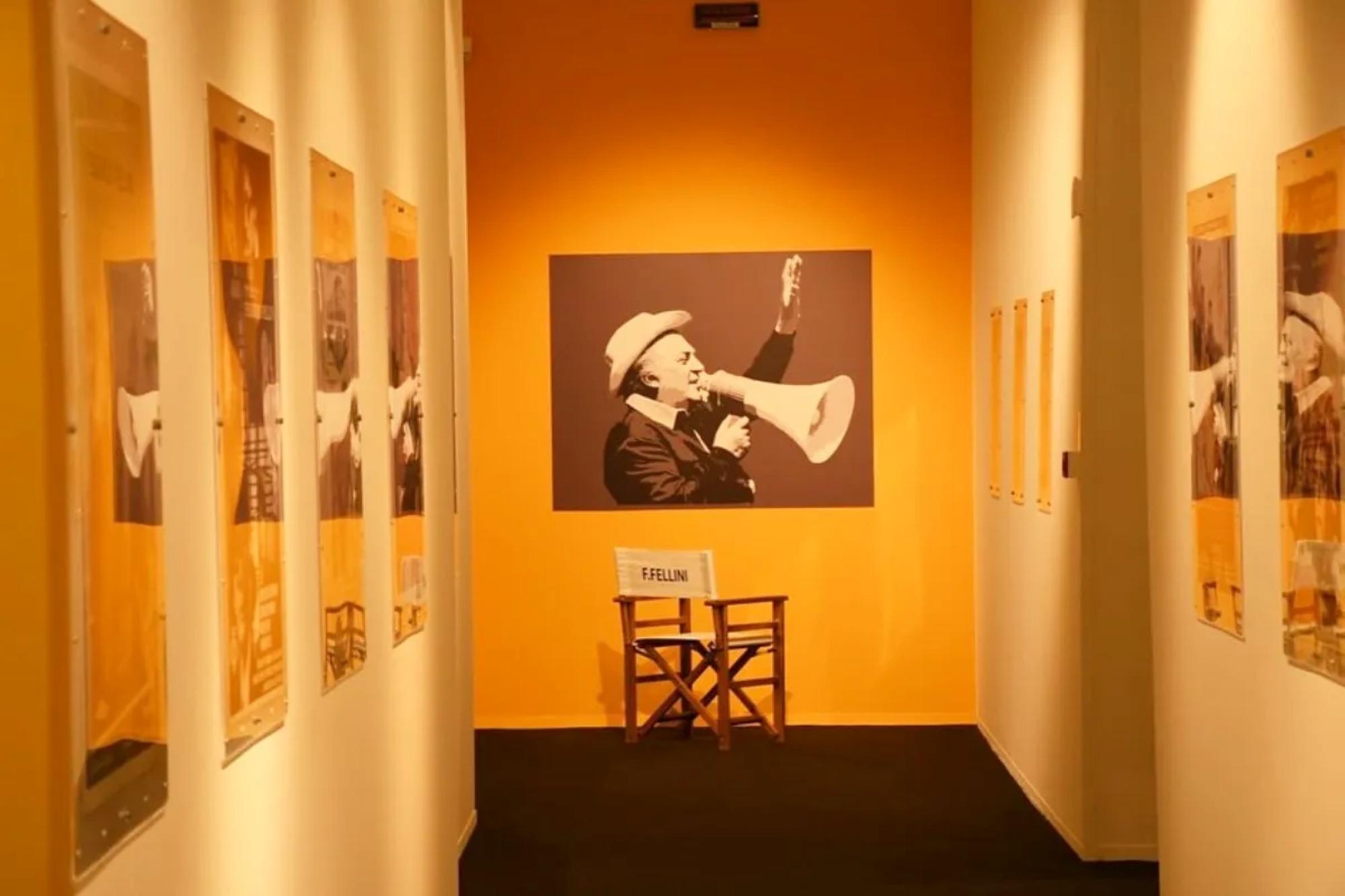 Dal disegno alla regia. L’immaginario di Fellini in mostra a Salò