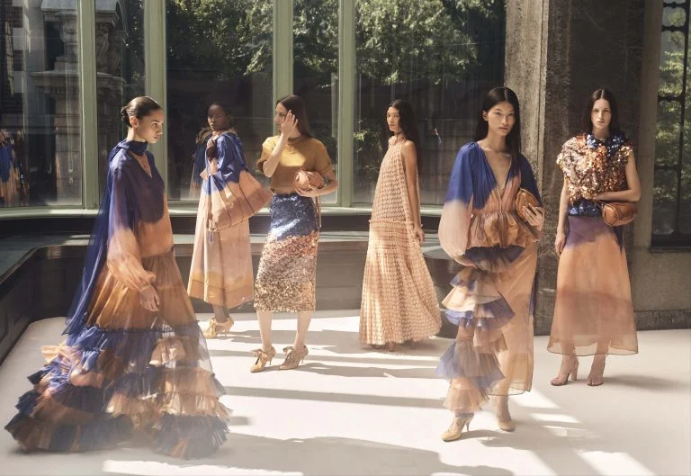 Alla NY Fashion Week l’arte detta la tendenza