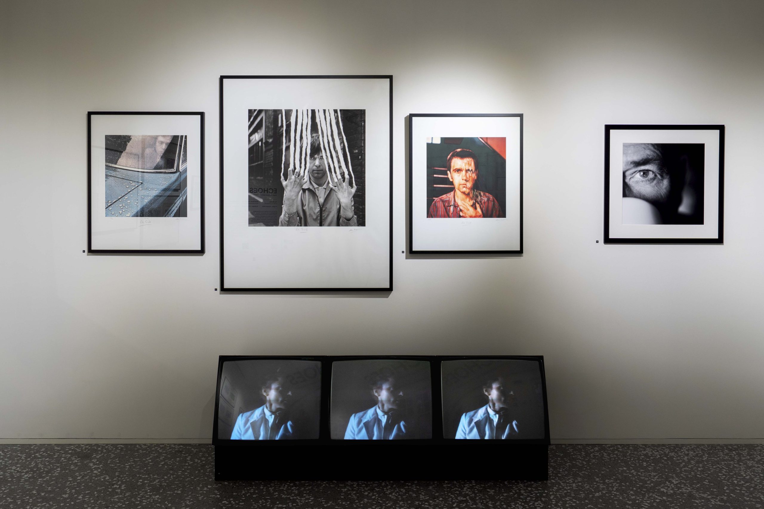 Peter Gabriel e l’eco di multiple identità in video