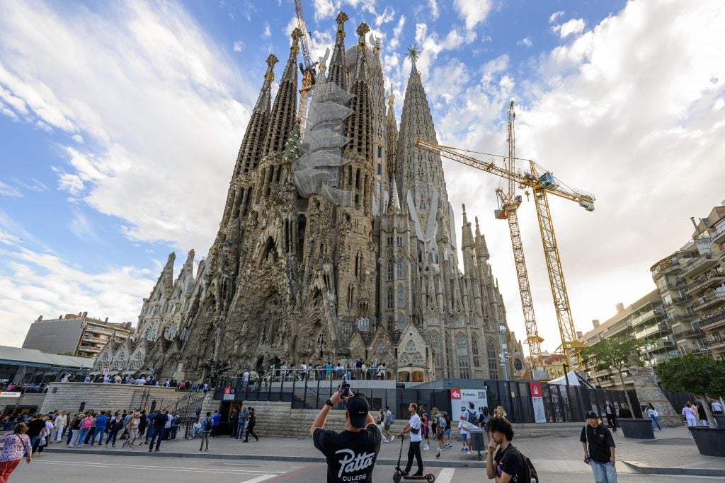 Vernice sulla Sagrada Família: protesta per il clima o gesto “estremo”?