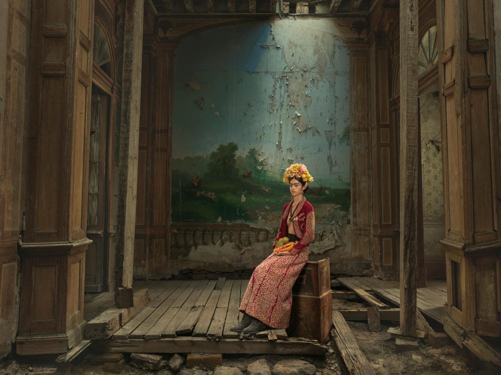 Julia Fullerton-Batten, Caught between Worlds