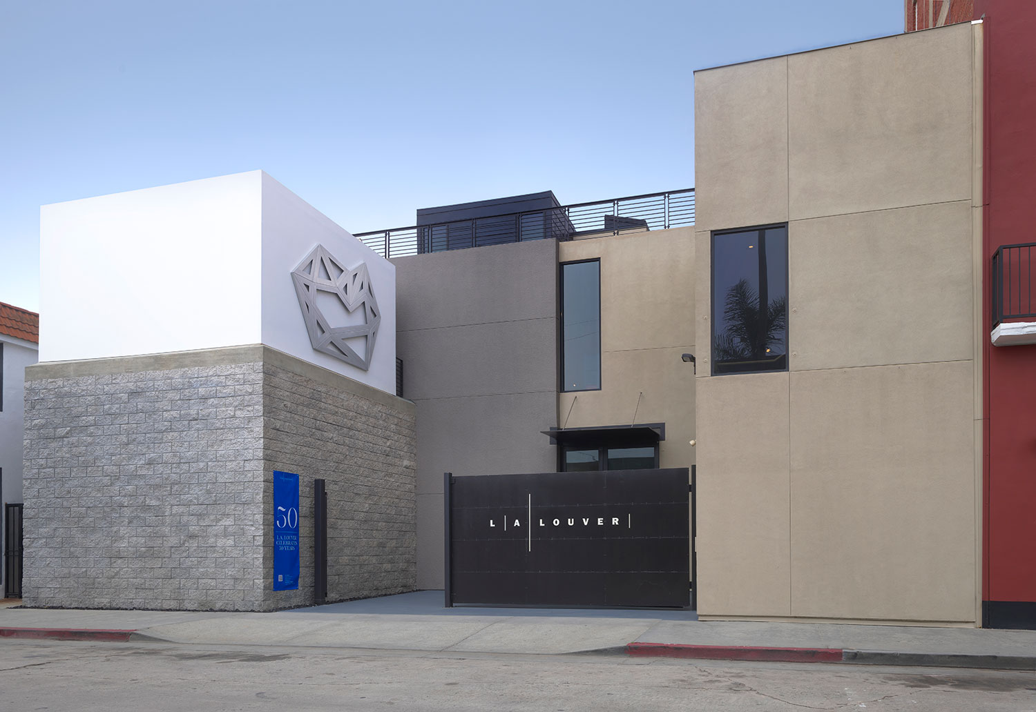 LA Louver chiude a Venice, ma guarda avanti