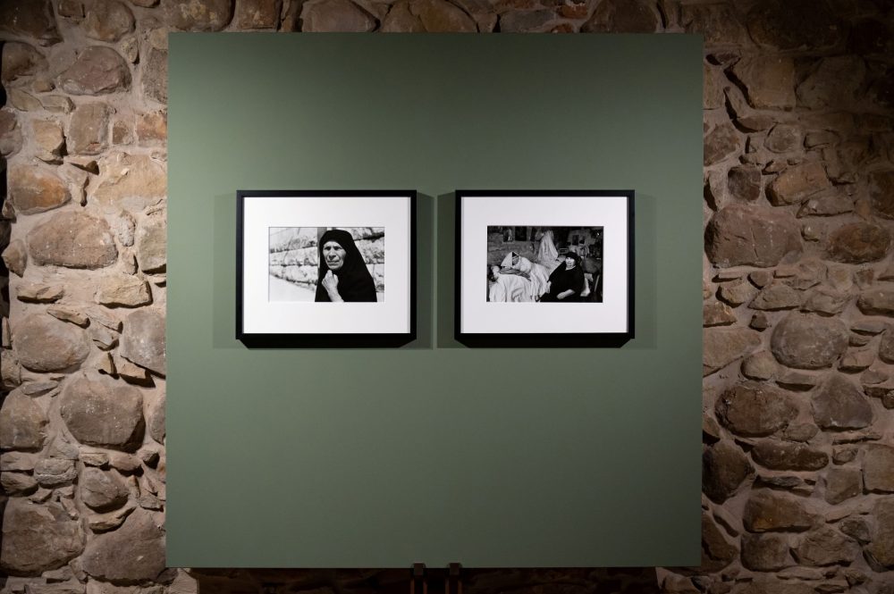 Sala fotografia, particolare con Lisetta Carmi, due delle sette fotografie acquisite tramite l’avviso pubblico Strategia Fotografia 2024 sostenuto dalla Direzione Generale Creatività Contemporanea del Ministero della cultura, tratte dal reportage del 1977 “Acque di Sicilia”, foto Valentina Minutella