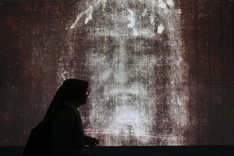 Un Manoscritto Medievale rimette in discussione la Sindone