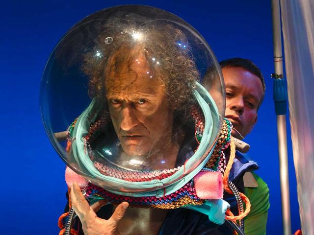 A Milano va in scena l’ultimo spettacolo di Antonio Rezza, guardiano dell’universo più pazzo del mondo