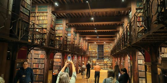 La Nottezaal della biblioteca Hendrik Conscience di Anversa