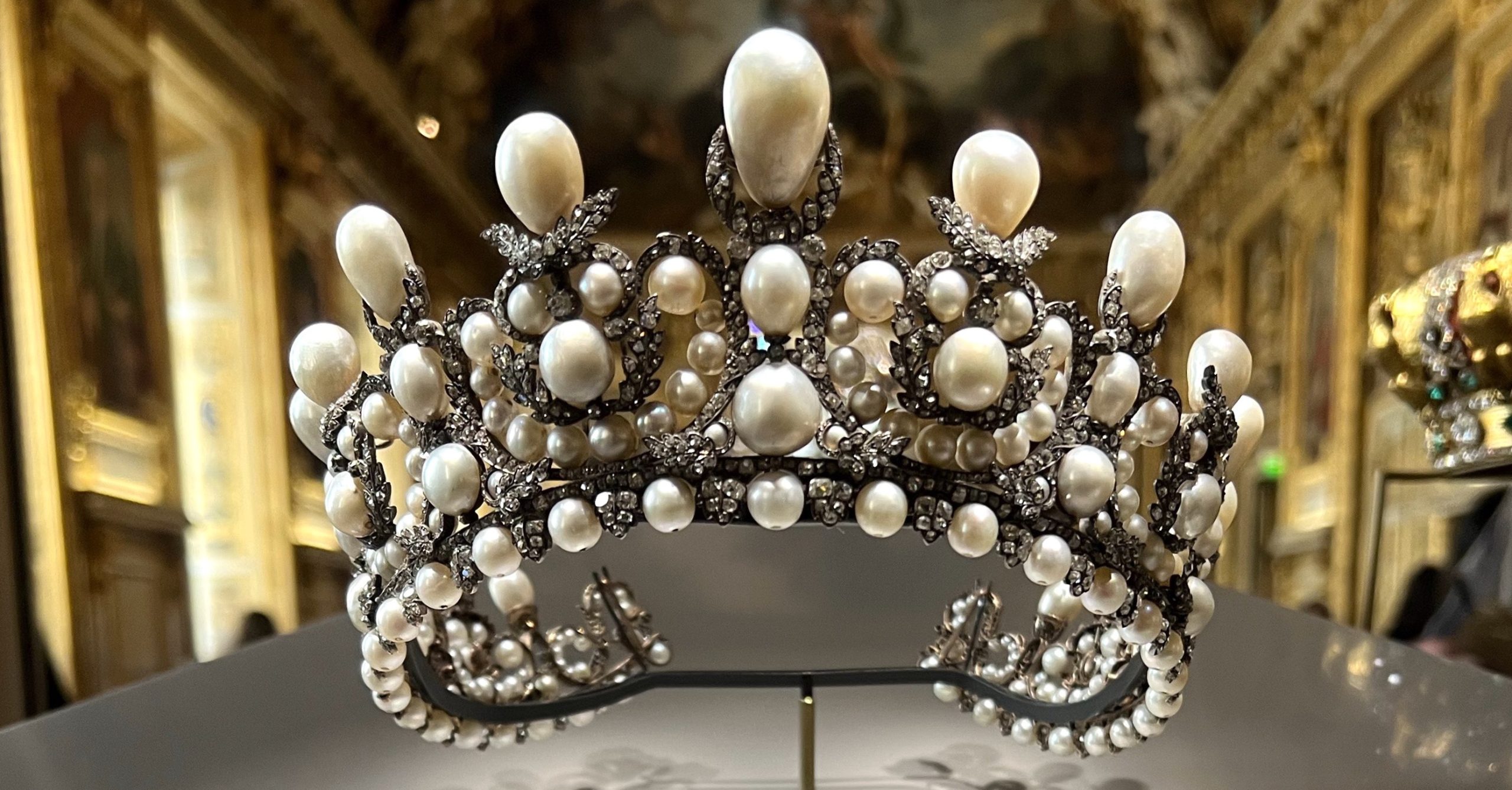 Esporre opere, o copie? Il furto del Louvre solleva l’ennesima questione